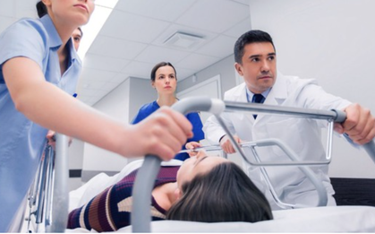 Nữ kế toán 30 tuổi liệt nửa người vì 1 chế độ ăn nhiều người trẻ đang “chạy theo”: Bác sĩ cảnh báo khẩn