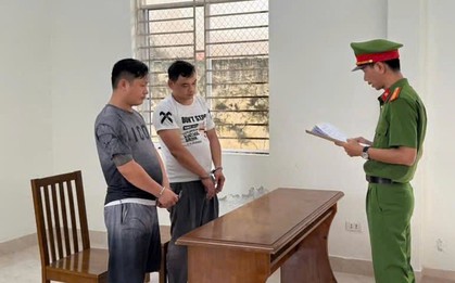 2 thanh niên giả danh công an, mang còng số 8 ập vào sòng bài cướp 170.000 đồng