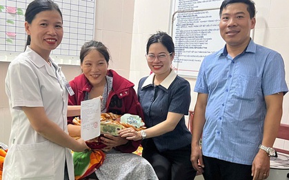Sản phụ sinh con ngay tại trạm y tế khi đi nhận quà Quốc khánh, đặt tên Hồ Quốc Khánh