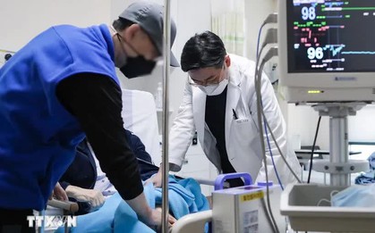 Hàn Quốc khắc phục khủng hoảng y tế khi bác sĩ thực tập trở lại bệnh viện