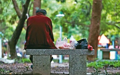 Lương hưu 8 tỷ đồng, người đàn ông 60 tuổi ôm mặt khóc, cuộc sống quá ám ảnh: Tất cả chỉ vì 1 quyết định tưởng chừng hoàn hảo!