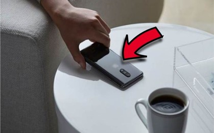 Đặt điện thoại xuống bàn nhớ úp màn hình, ai quen tay lật ngửa nhớ đổi ngay