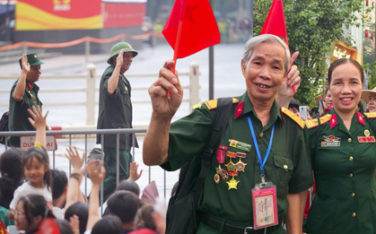 Khoảnh khắc xúc động khi các cựu chiến binh tiến vào khu vực ưu tiên: "Có lẽ đây sẽ là lần cuối cùng..."