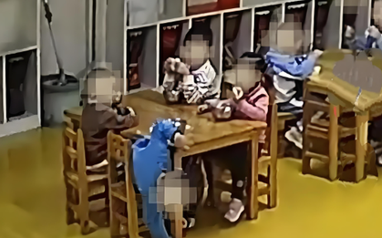 Đi đón con tan học, mẹ tình cờ nghe thấy lời "nói xấu" của giáo viên: Ban đầu bức xúc nhưng về sau lại phải cảm ơn!
