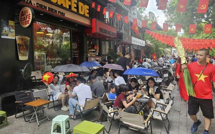 Khách trẩy hội 2/9 đông nghẹt, nhiều dịch vụ ở Hà Nội đội giá