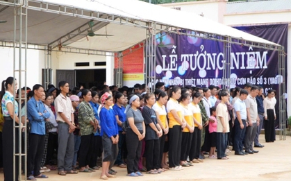 Xúc động lễ tưởng niệm một năm ngày mất của 67 nạn nhân Làng Nủ