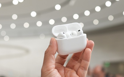 Trên tay sớm AirPods Pro 3: Thiết kế nhỏ gọn hơn, có cảm biến nhịp tim, dịch trực tiếp và chống ồn “đỉnh nhất thế giới”