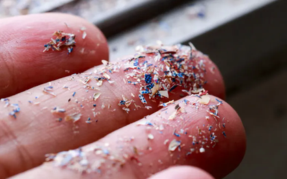 Con người có thể hít tới 68.000 hạt vi nhựa mỗi ngày