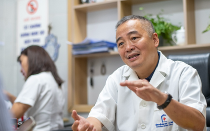 PGS Nguyễn Lân Hiếu chỉ ra 2 nhược điểm của các bác sĩ nội trú khi chọn chuyên ngành: Không nên a dua và cũng đừng cố đấm ăn xôi