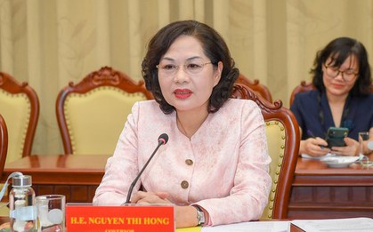 Profile ấn tượng của bà Nguyễn Thị Hồng: Đi lên từ vị trí chuyên viên, hai lần được vinh danh trong Top Thống đốc xuất sắc nhất thế giới, là một trong 50 người phụ nữ ảnh hưởng nhất Việt Nam năm 2019