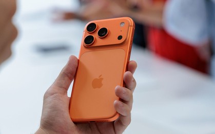 Ai chê thì chê nhưng phải thừa nhận, có một điều chỉ Apple làm được: Mỗi lần iPhone ra mắt là một cơn sốt màu sắc, cả thế giới "phát cuồng"