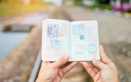 Nhiều nước sắp bỏ đóng dấu hộ chiếu, xuất nhập cảnh thế nào?