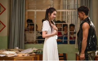 Đi họp lớp, chỉ mời người thu nhập cao, giám đốc lương 185 triệu nhưng "giả nghèo": tối về nhận được tin nhắn mà khó xử