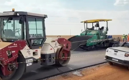 Xe lu cán tử vong 3 công nhân khi đang trải nhựa đường trên cao tốc