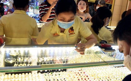 Giá vàng hôm nay 14-9: Người mua vàng ở vùng đỉnh 143,5 triệu đồng/lượng lỗ nặng