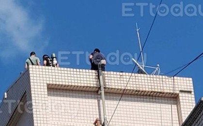 Phát hiện thi thể nam giới đang phân huỷ trong bồn nước chung cư