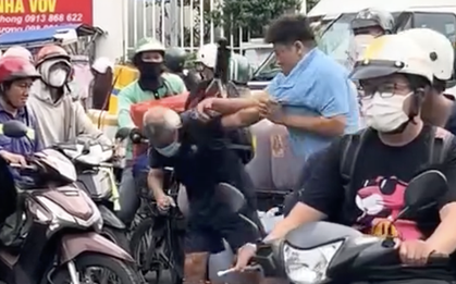 Đã xác định được người đàn ông đánh cụ ông ở giao lộ trung tâm TP HCM