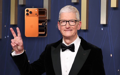 CEO Tim Cook rút iPhone 17 Pro Max Cam Vũ trụ khoe ngay trên thảm đỏ Emmys: "16 dùng vẫn tốt, nhưng 17 là phải có"