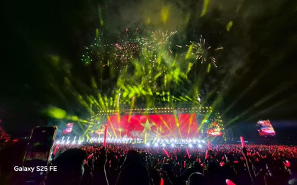 Mang Galaxy S25 FE đi concert Em Xinh Say Hi: Xinh iu xa mấy cũng hóa gần ngay trước mắt
