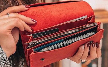 5 dấu hiệu âm thầm trong ví tiền cho thấy phụ nữ trung niên sắp gặp tài vận lớn