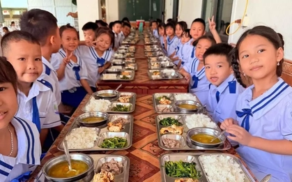 Bất ngờ với "suất cơm 17 nghìn" cho học sinh bán trú