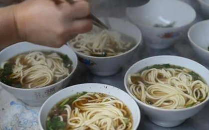 Vì sao bữa sáng không nên ăn mì? Không chỉ mì, 3 loại thực phẩm này cũng cần tránh xa