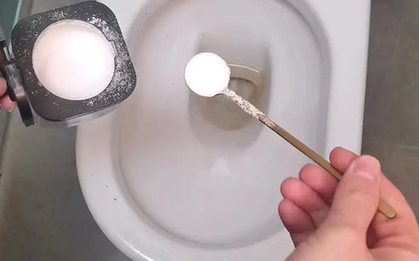 Rắc một nắm muối vào bồn cầu, hiệu quả "vàng mười" khiến nhiều người bất ngờ