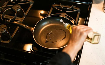 Dùng sai một loại chảo, người phụ nữ nhiễm “hóa chất vĩnh cửu”, bị ung thư gan