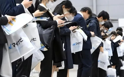 12,22 triệu cử nhân ra trường, bằng Tiến sĩ cũng phải đi bán hàng, lái taxi: Lời cảnh tỉnh từ Nhật Bản đến Trung Quốc