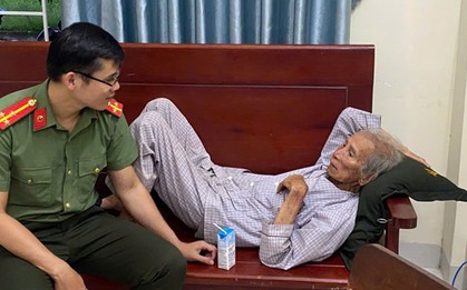 Cụ ông 94 tuổi, đạp xe dừng trước trụ sở công an nhưng không biết mình đến đây làm gì!