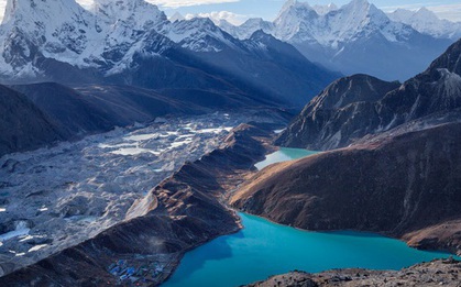 Phát hiện cấu trúc kỳ lạ đang đội dãy Himalaya lên cao