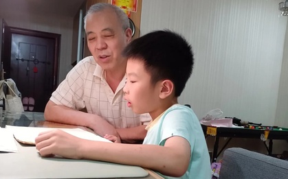 Nghe cháu đích tôn nói 7 từ, ông nội quyết định khăn gói trở về quê ngay trong đêm: Sống không tự do, sống làm gì...