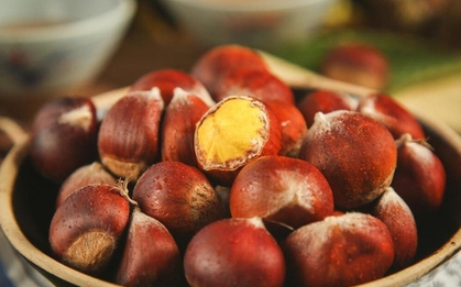 Mùa hạt dẻ phải ghim ngay mẹo này để tách vỏ: Hóa ra đơn giản, nhanh chóng lại không đau tay