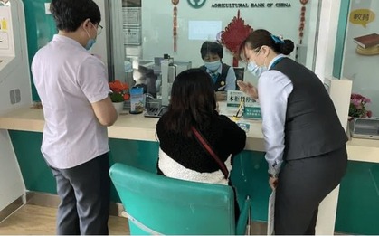 20 năm đóng bảo hiểm nhân thọ, đến ngày tất toán người mẹ chết lặng: "Chị chưa từng mua bảo hiểm bao giờ"