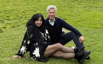 Nữ NSND sắp lấy chồng ở tuổi 56: Yêu như thuở ban đầu, ngồi im lặng bên nhau cũng hạnh phúc