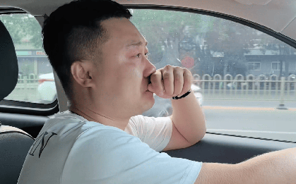 Chuyển hơn 350 triệu cho con trai mới vào đại học, yêu cầu ghi chép chi tiêu hằng ngày, hóa đơn cuối tháng khiến cha ôm mặt khóc