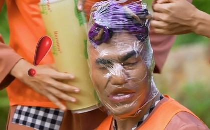 Lê Dương Bảo Lâm bị quấn kín mặt, khán giả phẫn nộ