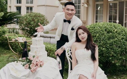 Thủ môn ĐT Việt Nam tung ảnh cưới "nét căng" cùng "chị đẹp" là tiếp viên hàng không