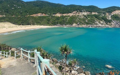 Bãi biển hoang sơ nhiều người chưa biết, gần nơi "đón bình minh đầu tiên ở Việt Nam": Có biển cấm tắm