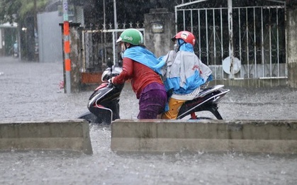 Chủ tịch Hà Nội khuyến cáo người dân hạn chế ra đường khi siêu bão Ragasa đổ bộ