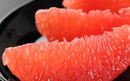 Người phụ nữ 40 tuổi nhập viện cấp cứu vì ăn bưởi kiểu này