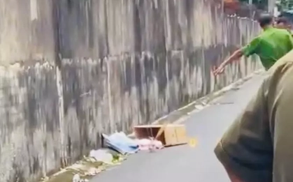 TPHCM: Bàng hoàng phát hiện thi thể trẻ sơ sinh trong thùng carton