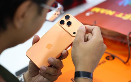 Lướt mạng xã hội giờ chỉ thấy một cảnh: "Pass nhanh" iPhone cũ, hẹn gặp lại ở "vũ trụ" iPhone 17