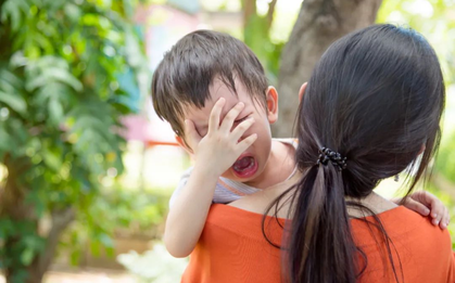 Cha mẹ xếp hàng 3 ngày 3 đêm để giành suất vào mẫu giáo, con nhập học một tuần bị trả về, lý do khiến cả nhà đau nhói