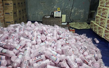 Triệt phá đường dây sản xuất, buôn bán hàng giả nhãn hiệu nước tẩy O.K.