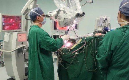 Chàng trai 26 tuổi phát hiện "BOM nổ chậm" trong não nhờ 1 khó chịu người hay dùng điện thoại, máy tính "gặp như cơm bữa"