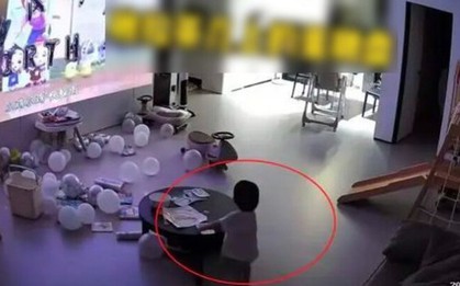 Xem camera giám sát, bố mẹ sốc khi chứng kiến hành động của con gái 2 tuổi vào giữa đêm