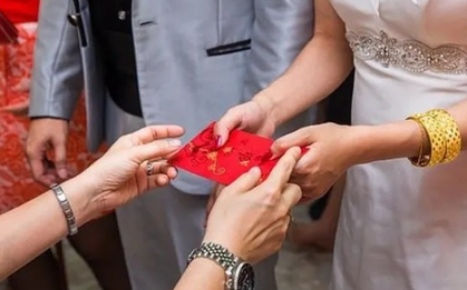 Giám đốc mời cưới con gái ở khách sạn 5 sao, sếp phó nhắc khéo "đừng bỏ phong bì dưới 3 triệu đồng"