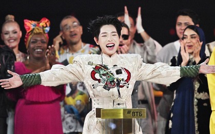 Đức Phúc "mất ăn mất ngủ", chi hàng tỷ đồng cho 3 phút toả sáng ở Nga