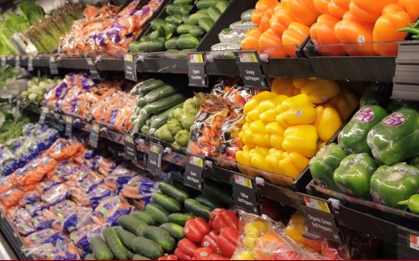 Rau xanh rẻ bất ngờ, siêu thị hàng hóa dồi dào chống bão Bualoi